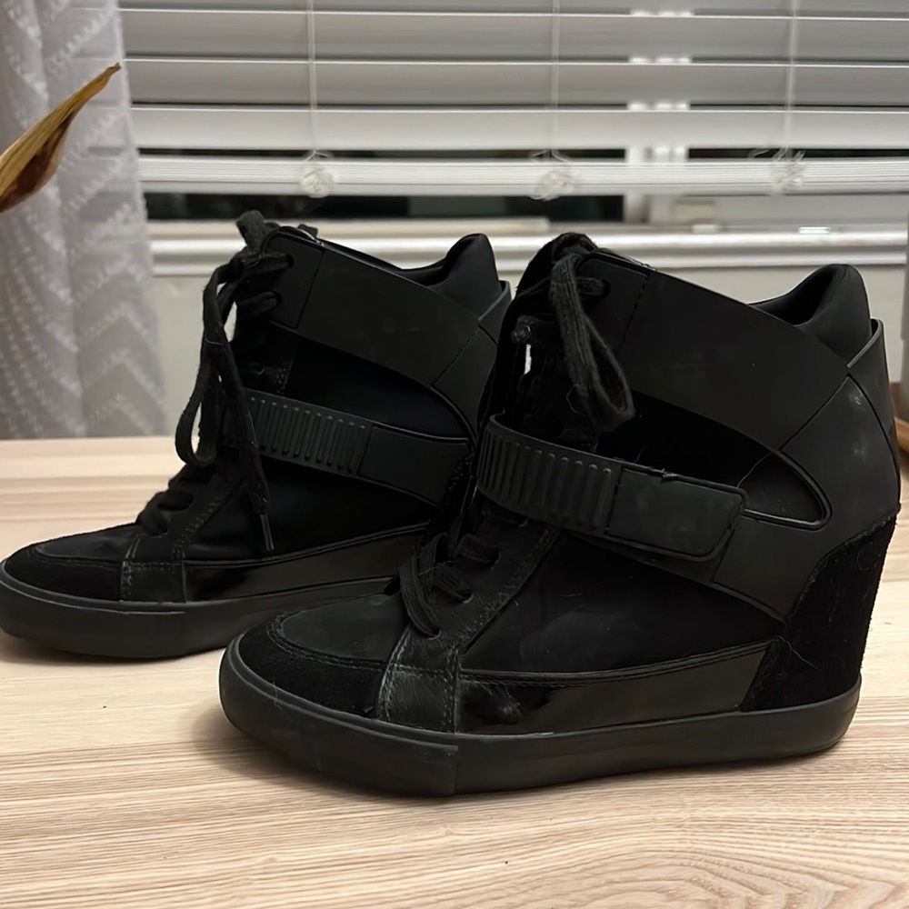 Like new black wedge sneaker